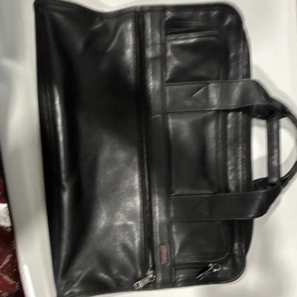 Tumi Black Leather Laptop Briefcase Bag with Handles & Zippered Pockets